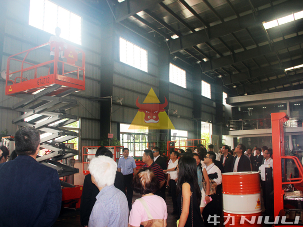 香港&ldquo;一帶一路&rdquo;國(guó)際研究院商務(wù)訪問(wèn)團(tuán)到牛力機(jī)械參觀考察