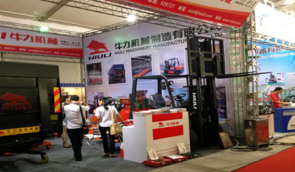 牛力參展產(chǎn)品：堆高車、汽車升降尾板、電動(dòng)搬運(yùn)車等